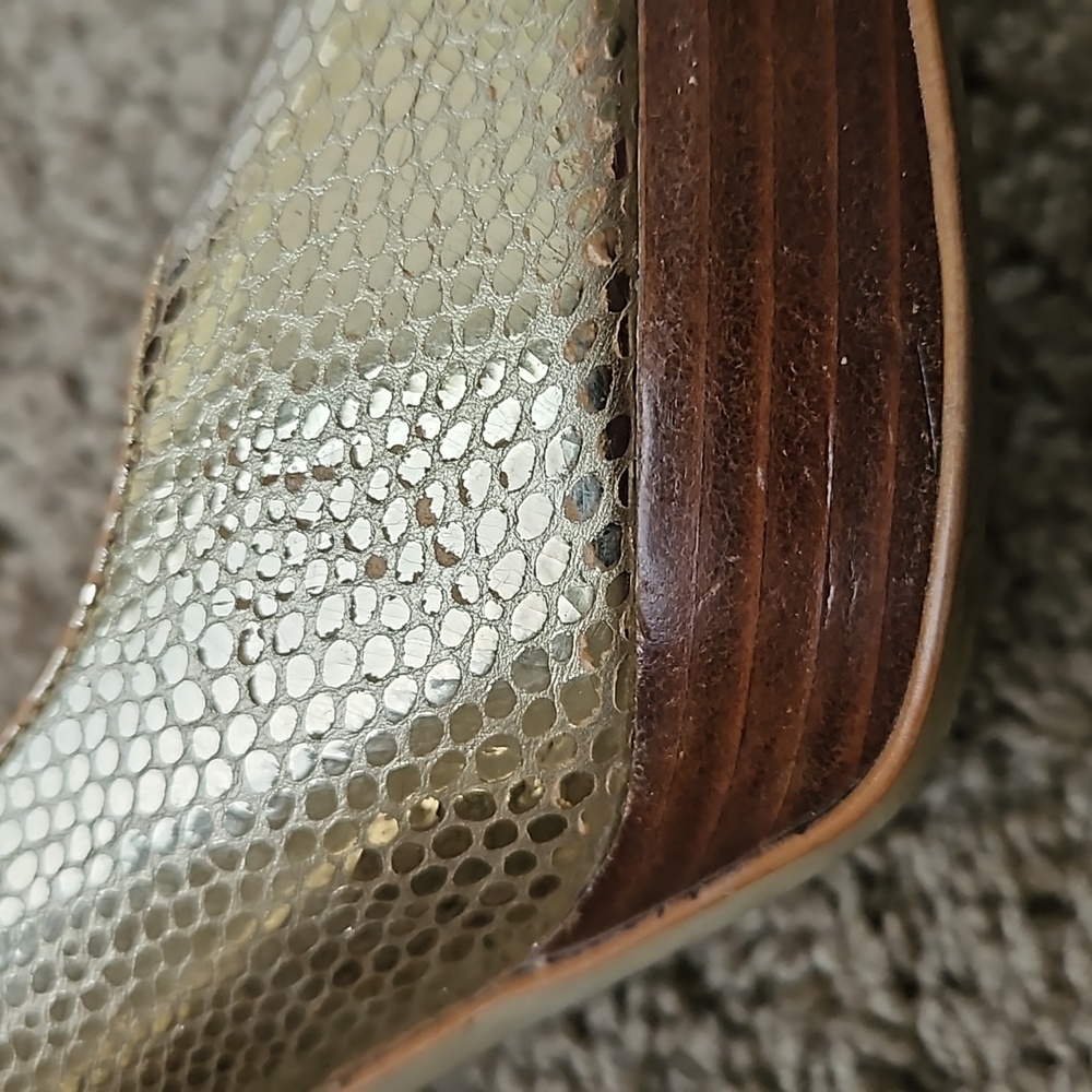 Gold Michael Kors heels! - Picture 5 of 8